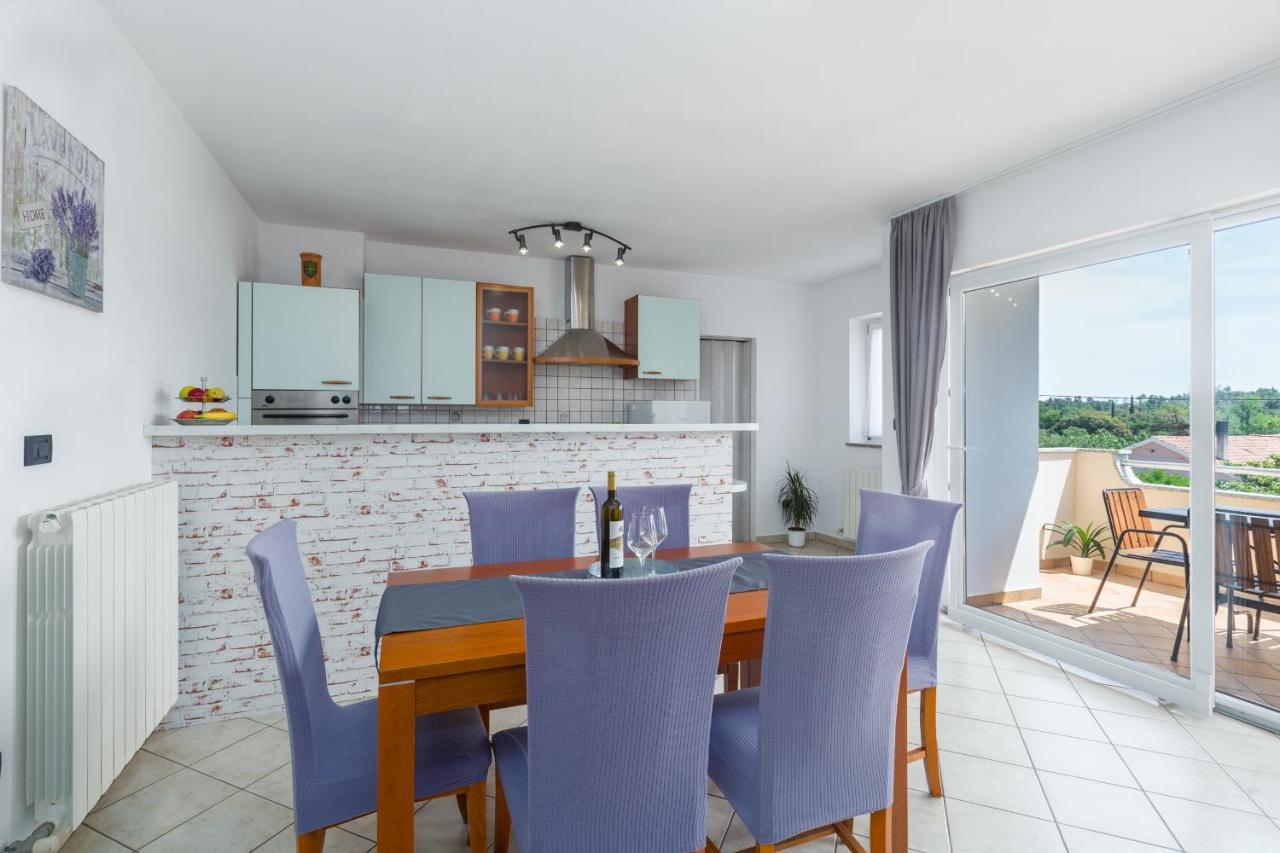 Apartment Emil Pula