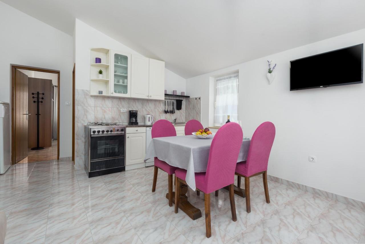 Emil Apartment *
